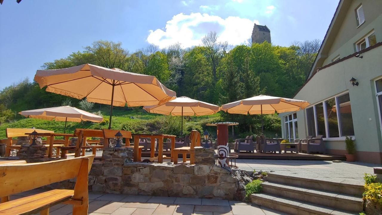 Topoľčany Pod Hradom Restaurant & Pension מראה חיצוני תמונה