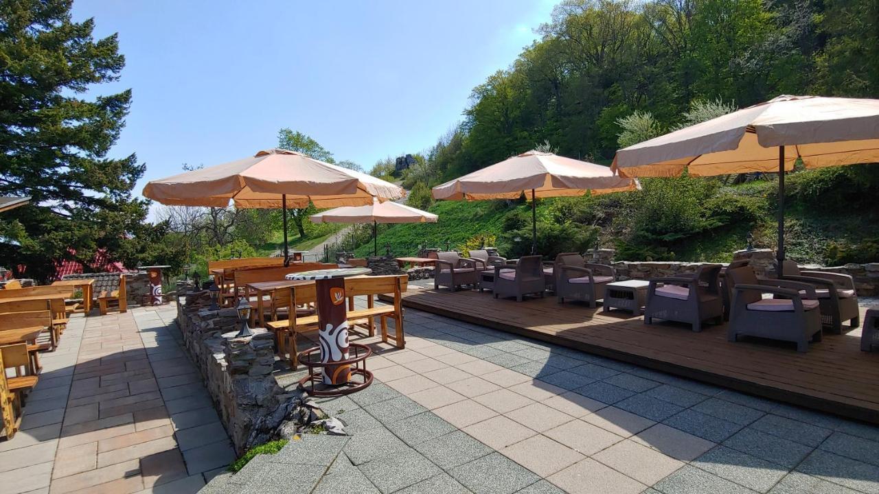Topoľčany Pod Hradom Restaurant & Pension מראה חיצוני תמונה