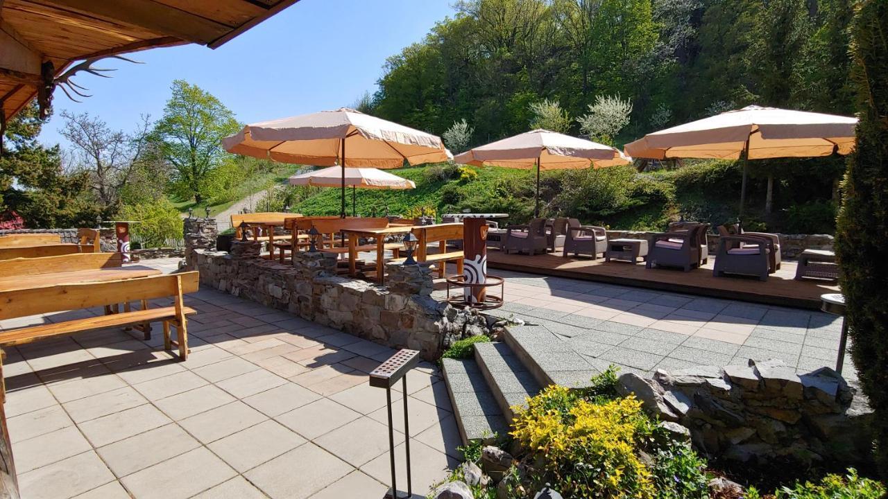 Topoľčany Pod Hradom Restaurant & Pension מראה חיצוני תמונה