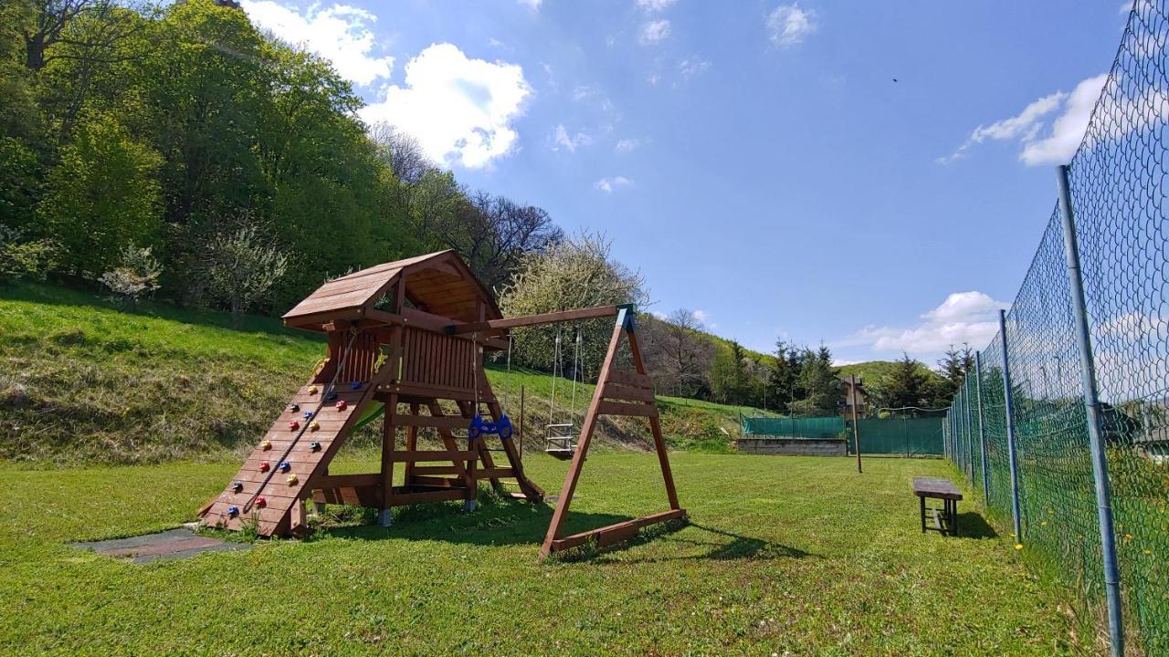 Topoľčany Pod Hradom Restaurant & Pension מראה חיצוני תמונה