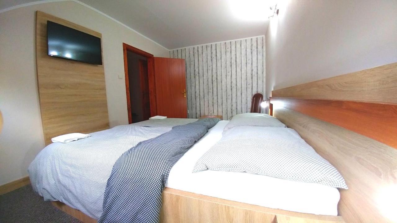 Topoľčany Pod Hradom Restaurant & Pension מראה חיצוני תמונה