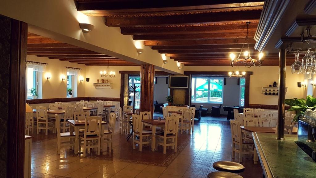 Topoľčany Pod Hradom Restaurant & Pension מראה חיצוני תמונה