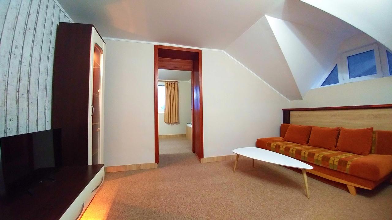 Topoľčany Pod Hradom Restaurant & Pension מראה חיצוני תמונה