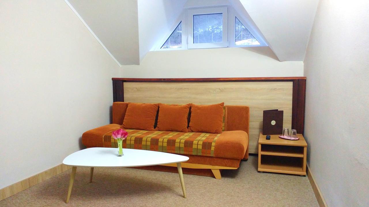 Topoľčany Pod Hradom Restaurant & Pension מראה חיצוני תמונה