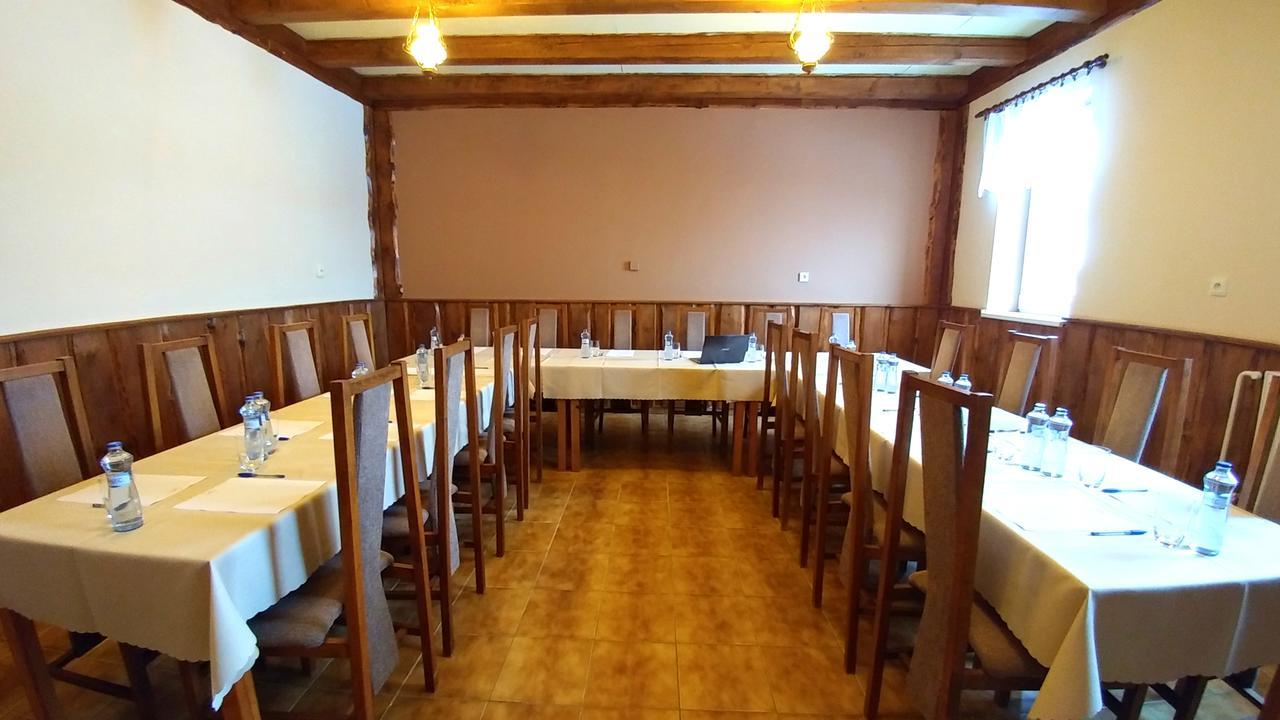 Topoľčany Pod Hradom Restaurant & Pension מראה חיצוני תמונה