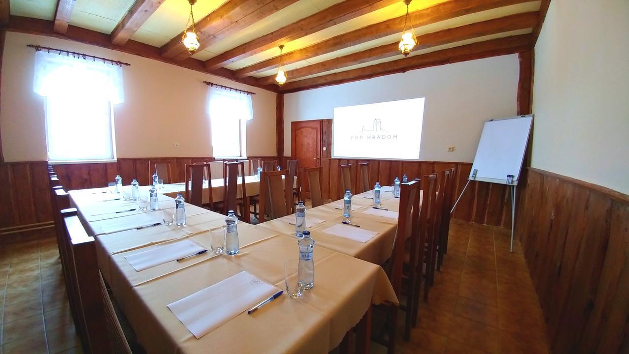 Topoľčany Pod Hradom Restaurant & Pension מראה חיצוני תמונה