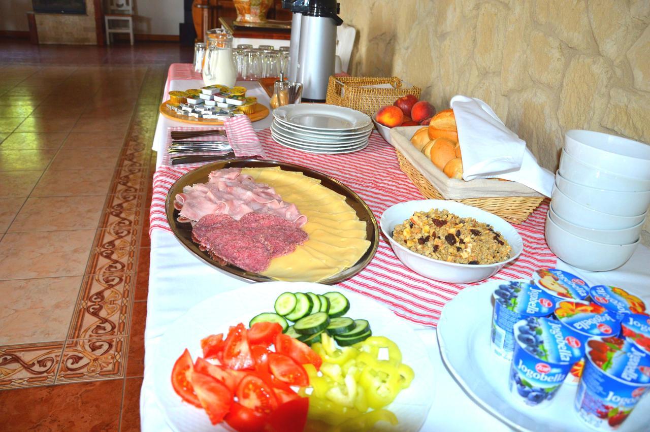 Topoľčany Pod Hradom Restaurant & Pension מראה חיצוני תמונה
